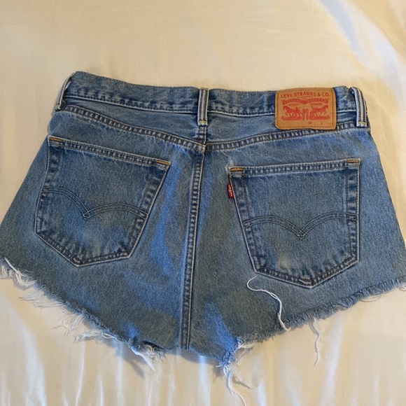 Levis distressed Jean shorts - Picture 2 of 2